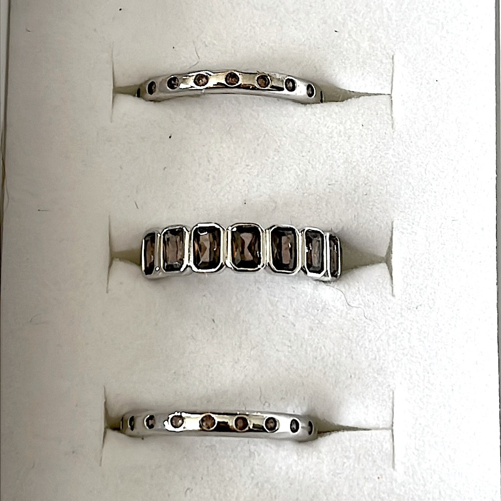 Bomb party Luxe band size 7
Brown tourmaline on rhodium